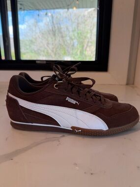 New without tag/box Puma Brown Suede Sneakers with White Forms tripe